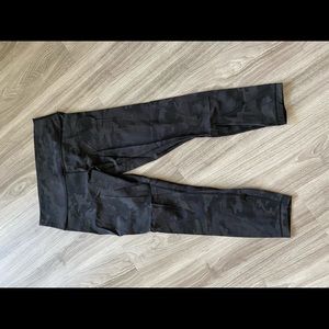 Lululemon wunder under 25in camo leggings! Size 12